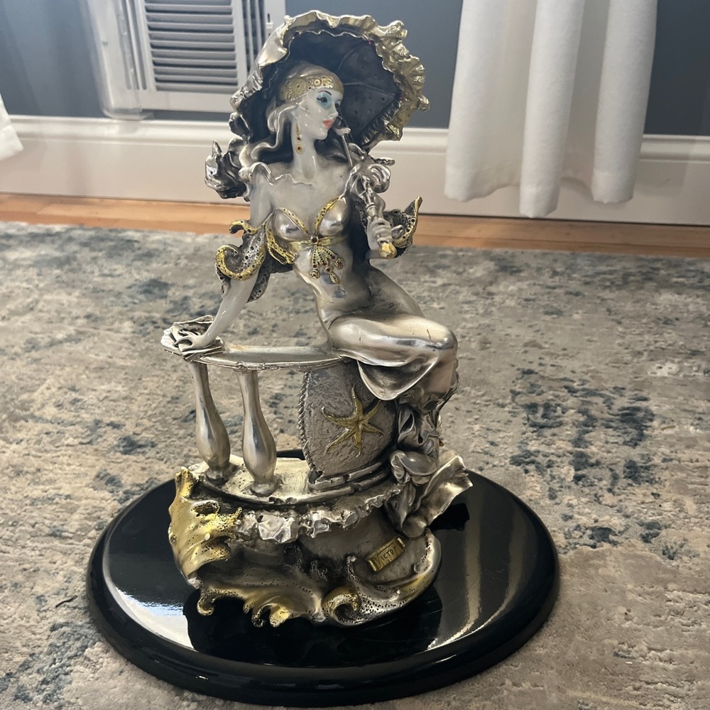 Beautiful Guiseppe Armani statue